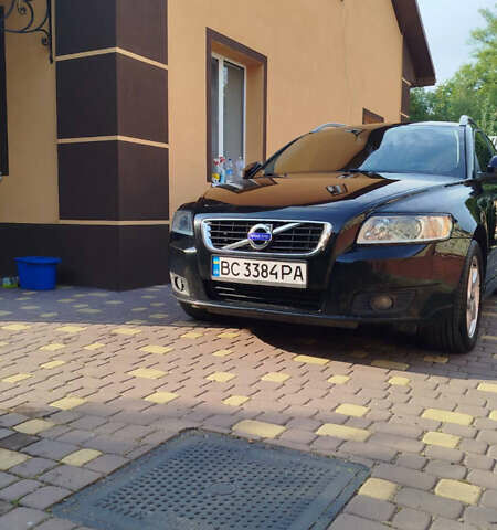 Черный Вольво В50, объемом двигателя 1.6 л и пробегом 233 тыс. км за 7300 $, фото 1 на Automoto.ua