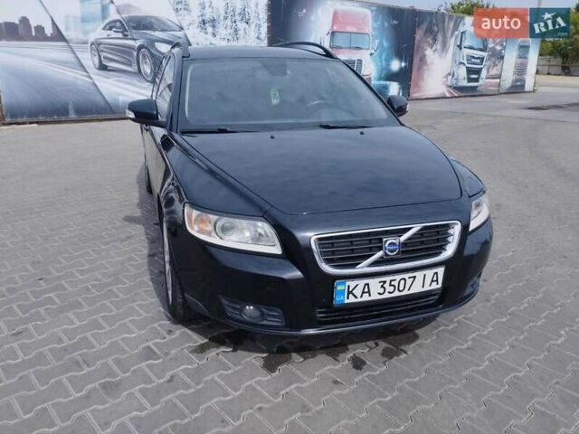 Черный Вольво В50, объемом двигателя 1.6 л и пробегом 251 тыс. км за 7200 $, фото 1 на Automoto.ua