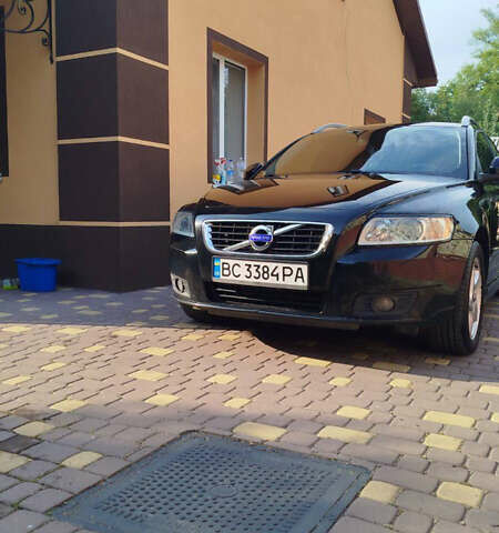 Черный Вольво В50, объемом двигателя 1.6 л и пробегом 237 тыс. км за 7100 $, фото 1 на Automoto.ua