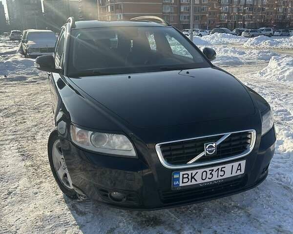 Черный Вольво В50, объемом двигателя 1.6 л и пробегом 256 тыс. км за 5800 $, фото 1 на Automoto.ua