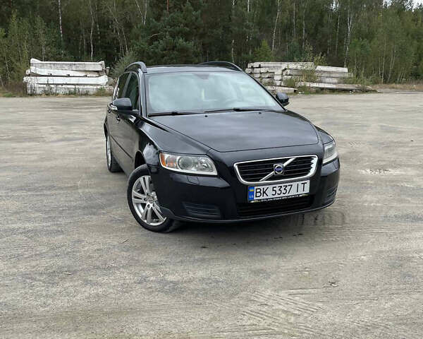 Черный Вольво В50, объемом двигателя 1.6 л и пробегом 195 тыс. км за 6200 $, фото 1 на Automoto.ua