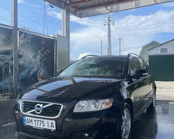 Черный Вольво В50, объемом двигателя 1.98 л и пробегом 346 тыс. км за 8600 $, фото 1 на Automoto.ua