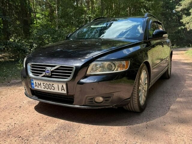 Черный Вольво В50, объемом двигателя 1.56 л и пробегом 311 тыс. км за 6500 $, фото 1 на Automoto.ua