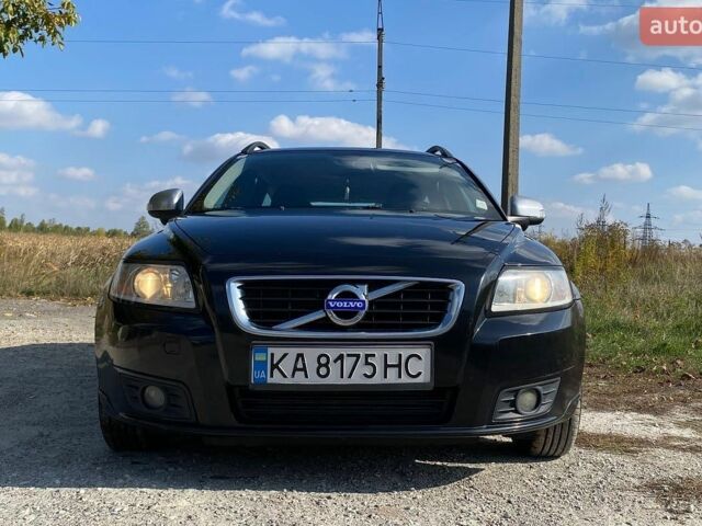 Черный Вольво В50, объемом двигателя 1.6 л и пробегом 303 тыс. км за 6700 $, фото 1 на Automoto.ua