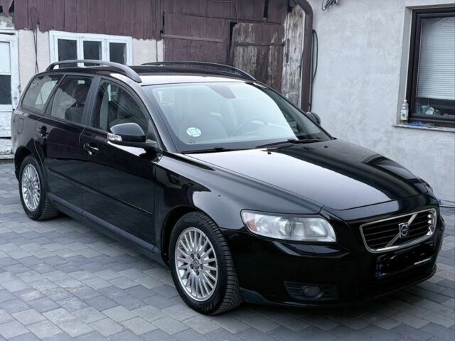 Черный Вольво В50, объемом двигателя 2 л и пробегом 325 тыс. км за 7152 $, фото 1 на Automoto.ua
