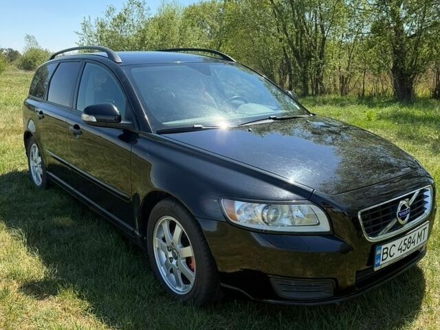 Черный Вольво В50, объемом двигателя 1.56 л и пробегом 213 тыс. км за 7299 $, фото 1 на Automoto.ua