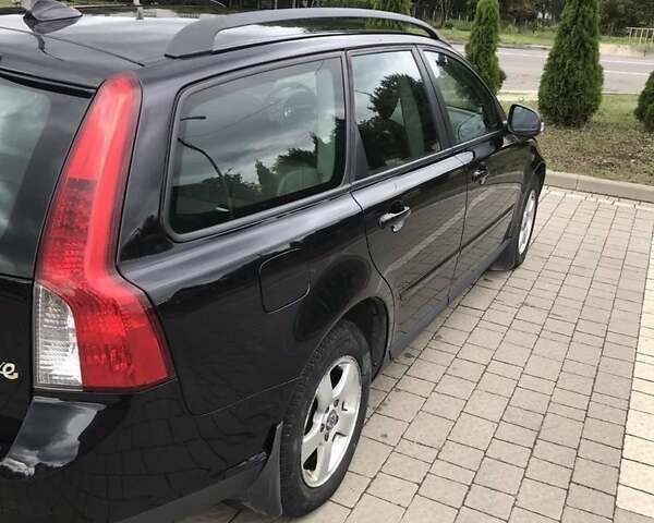 Черный Вольво В50, объемом двигателя 1.6 л и пробегом 243 тыс. км за 7200 $, фото 1 на Automoto.ua