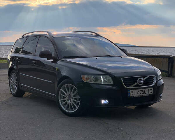 Черный Вольво В50, объемом двигателя 1.56 л и пробегом 270 тыс. км за 8100 $, фото 1 на Automoto.ua