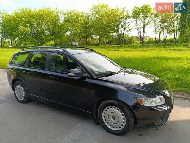 Черный Вольво В50, объемом двигателя 1.56 л и пробегом 325 тыс. км за 6500 $, фото 1 на Automoto.ua