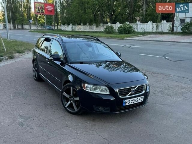 Черный Вольво В50, объемом двигателя 1.6 л и пробегом 230 тыс. км за 6200 $, фото 1 на Automoto.ua