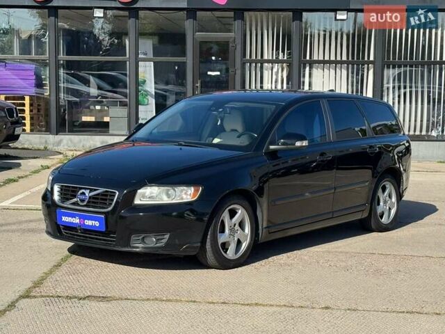 Черный Вольво В50, объемом двигателя 1.6 л и пробегом 235 тыс. км за 7400 $, фото 1 на Automoto.ua
