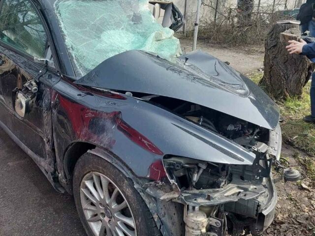Чорний Вольво V50, об'ємом двигуна 1.6 л та пробігом 235 тис. км за 1600 $, фото 1 на Automoto.ua