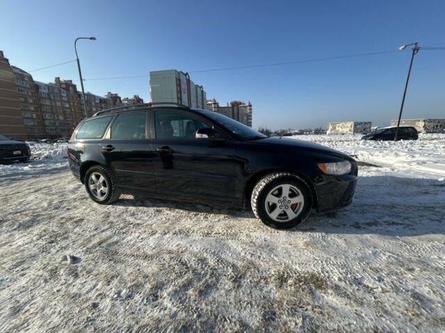 Черный Вольво В50, объемом двигателя 1.6 л и пробегом 256 тыс. км за 5800 $, фото 1 на Automoto.ua