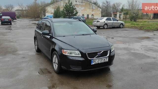 Черный Вольво В50, объемом двигателя 1.6 л и пробегом 208 тыс. км за 6350 $, фото 1 на Automoto.ua