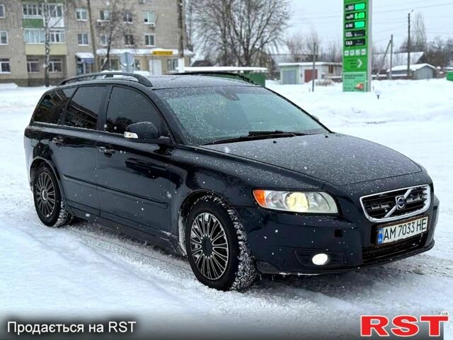 Черный Вольво В50, объемом двигателя 1.6 л и пробегом 26000 тыс. км за 5800 $, фото 1 на Automoto.ua