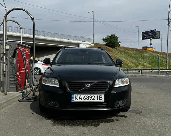 Черный Вольво В50, объемом двигателя 1.56 л и пробегом 258 тыс. км за 5900 $, фото 1 на Automoto.ua