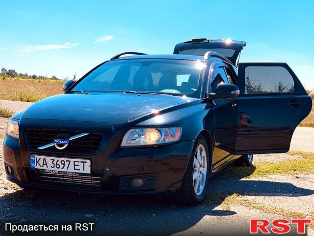 Черный Вольво В50, объемом двигателя 1.6 л и пробегом 381 тыс. км за 5600 $, фото 1 на Automoto.ua