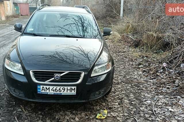 Черный Вольво В50, объемом двигателя 2 л и пробегом 305 тыс. км за 7800 $, фото 1 на Automoto.ua