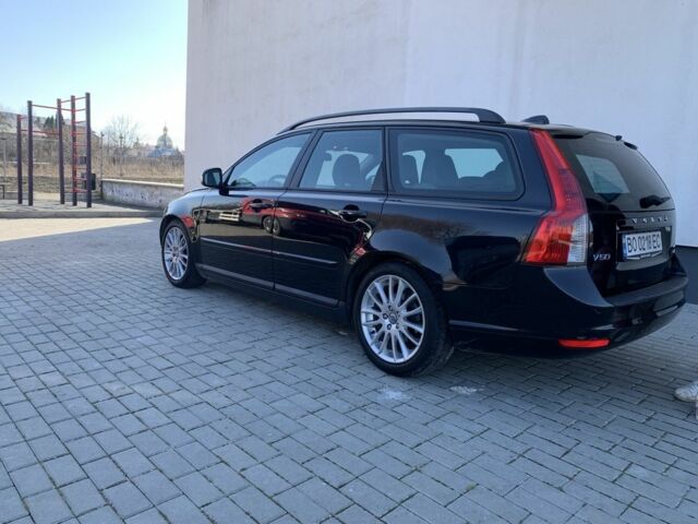 Черный Вольво В50, объемом двигателя 1.6 л и пробегом 267 тыс. км за 6300 $, фото 1 на Automoto.ua