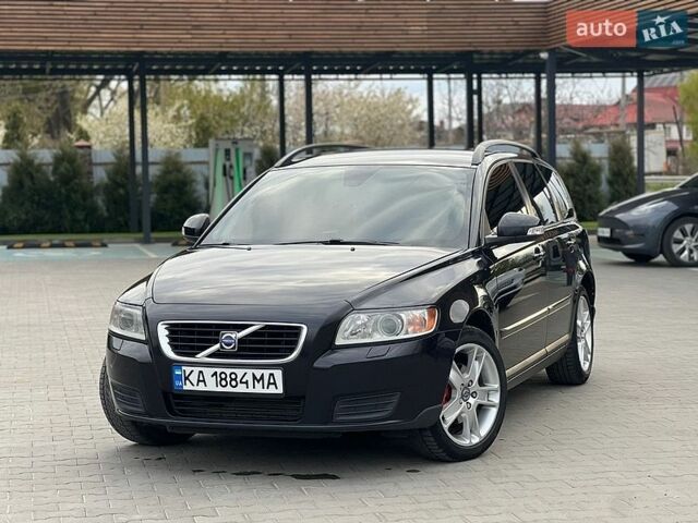 Черный Вольво В50, объемом двигателя 1.6 л и пробегом 293 тыс. км за 7000 $, фото 1 на Automoto.ua