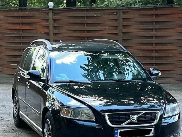 Чорний Вольво V50, об'ємом двигуна 1.56 л та пробігом 299 тис. км за 6800 $, фото 1 на Automoto.ua