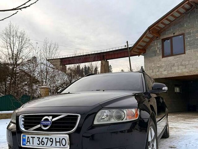 Черный Вольво В50, объемом двигателя 1.6 л и пробегом 22000 тыс. км за 7300 $, фото 1 на Automoto.ua