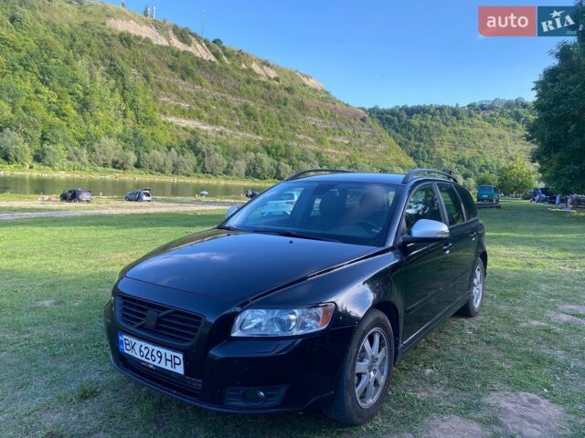 Чорний Вольво V50, об'ємом двигуна 1.6 л та пробігом 370 тис. км за 6750 $, фото 1 на Automoto.ua