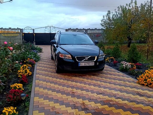 Черный Вольво В50, объемом двигателя 1.6 л и пробегом 278 тыс. км за 7600 $, фото 1 на Automoto.ua