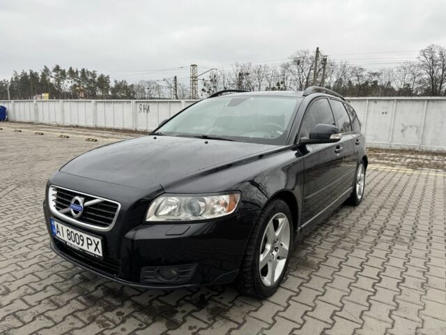 Черный Вольво В50, объемом двигателя 1.6 л и пробегом 240 тыс. км за 6750 $, фото 1 на Automoto.ua