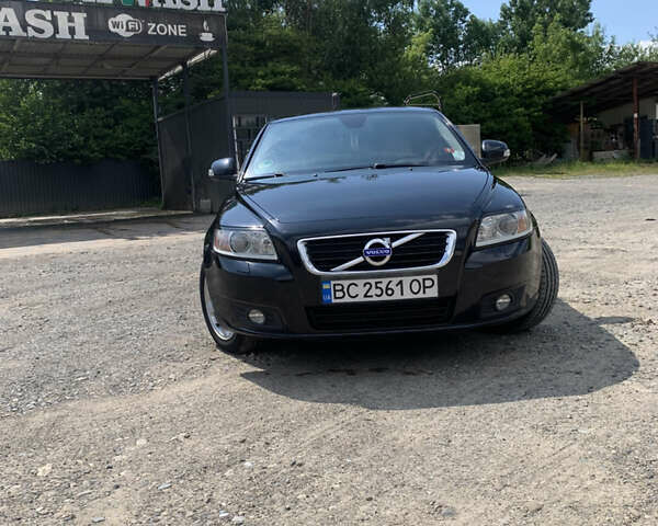 Черный Вольво В50, объемом двигателя 1.6 л и пробегом 307 тыс. км за 8200 $, фото 1 на Automoto.ua