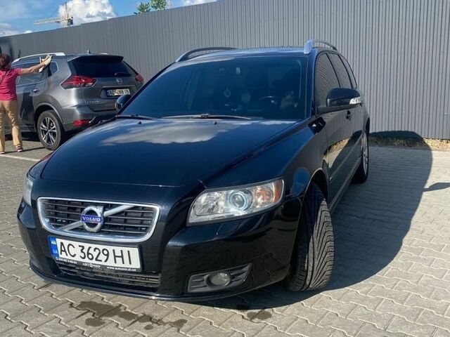 Черный Вольво В50, объемом двигателя 1.6 л и пробегом 292 тыс. км за 7600 $, фото 1 на Automoto.ua