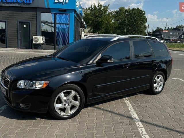Чорний Вольво V50, об'ємом двигуна 1.56 л та пробігом 258 тис. км за 8000 $, фото 1 на Automoto.ua