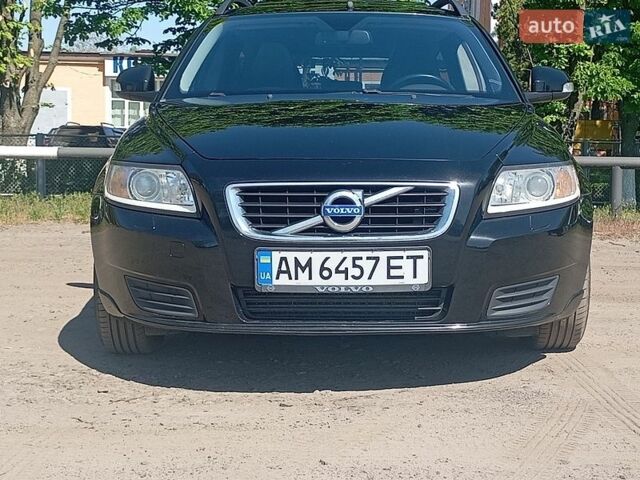 Черный Вольво В50, объемом двигателя 1.6 л и пробегом 289 тыс. км за 7500 $, фото 1 на Automoto.ua