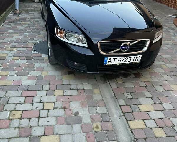 Черный Вольво В50, объемом двигателя 1.6 л и пробегом 261 тыс. км за 8200 $, фото 1 на Automoto.ua