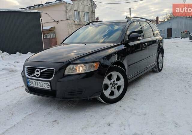 Черный Вольво В50, объемом двигателя 1.6 л и пробегом 201 тыс. км за 6400 $, фото 1 на Automoto.ua