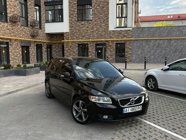 Чорний Вольво V50, об'ємом двигуна 2 л та пробігом 266 тис. км за 8200 $, фото 1 на Automoto.ua