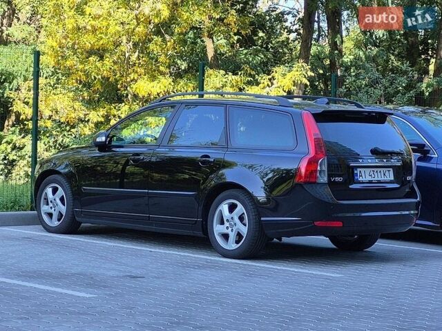 Черный Вольво В50, объемом двигателя 1.6 л и пробегом 260 тыс. км за 9300 $, фото 1 на Automoto.ua