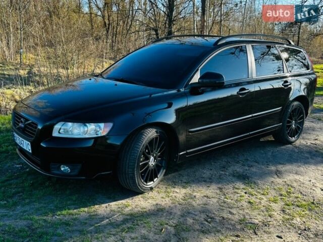 Черный Вольво В50, объемом двигателя 1.6 л и пробегом 257 тыс. км за 8200 $, фото 1 на Automoto.ua