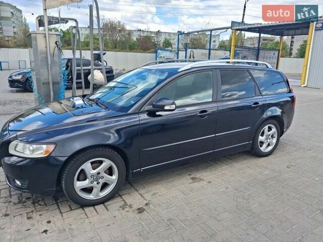 Черный Вольво В50, объемом двигателя 1.56 л и пробегом 280 тыс. км за 7500 $, фото 1 на Automoto.ua