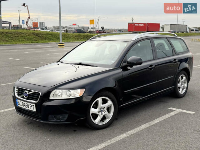 Черный Вольво В50, объемом двигателя 1.6 л и пробегом 225 тыс. км за 8300 $, фото 1 на Automoto.ua
