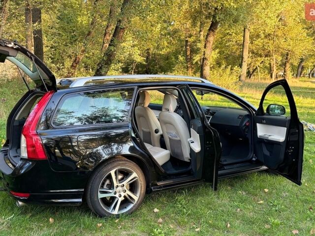 Черный Вольво В50, объемом двигателя 1.56 л и пробегом 229 тыс. км за 7600 $, фото 1 на Automoto.ua