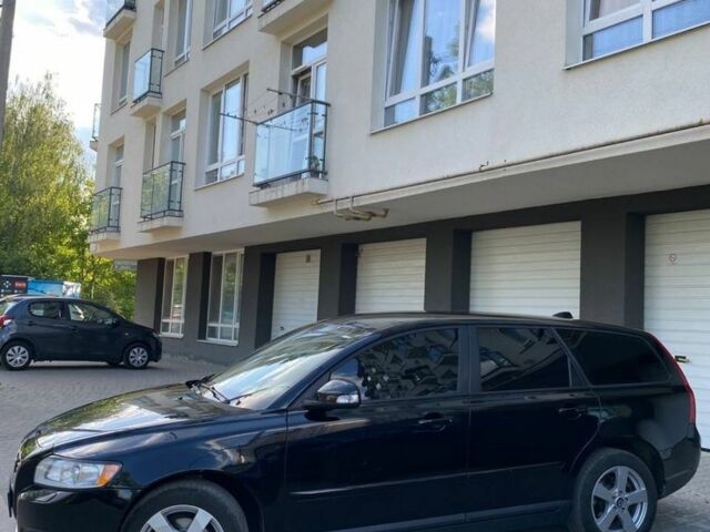 Черный Вольво В50, объемом двигателя 1.6 л и пробегом 250 тыс. км за 7400 $, фото 1 на Automoto.ua