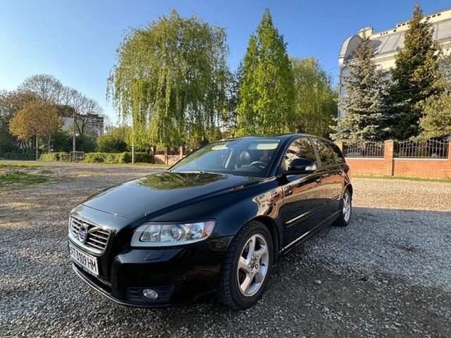 Чорний Вольво V50, об'ємом двигуна 1.6 л та пробігом 265 тис. км за 6900 $, фото 1 на Automoto.ua