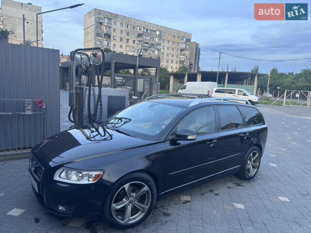 Черный Вольво В50, объемом двигателя 1.6 л и пробегом 230 тыс. км за 8100 $, фото 1 на Automoto.ua