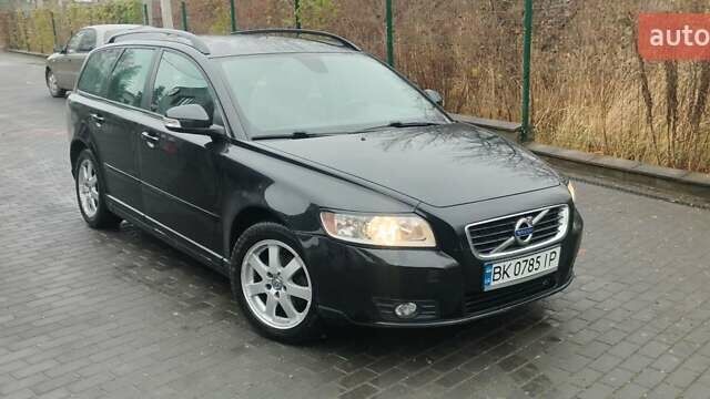 Черный Вольво В50, объемом двигателя 1.56 л и пробегом 260 тыс. км за 6900 $, фото 1 на Automoto.ua