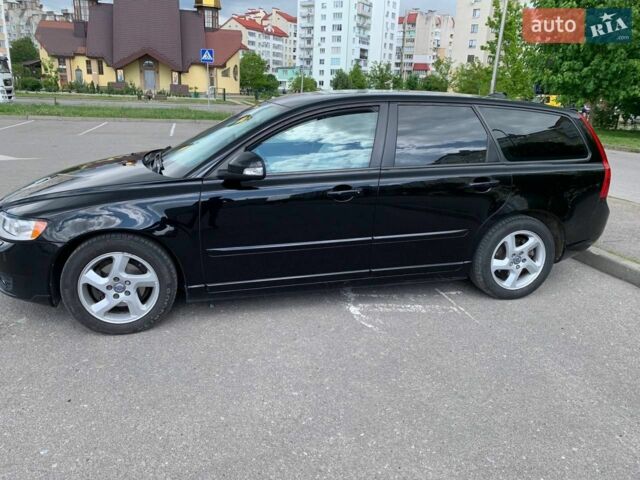 Черный Вольво В50, объемом двигателя 1.56 л и пробегом 310 тыс. км за 6900 $, фото 1 на Automoto.ua