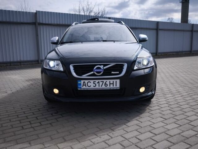 Черный Вольво В50, объемом двигателя 1.6 л и пробегом 255 тыс. км за 7400 $, фото 1 на Automoto.ua