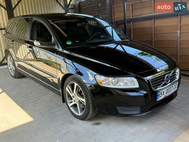 Чорний Вольво V50, об'ємом двигуна 1.98 л та пробігом 314 тис. км за 8400 $, фото 1 на Automoto.ua