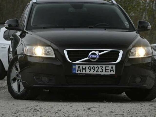 Черный Вольво В50, объемом двигателя 1.6 л и пробегом 298 тыс. км за 7600 $, фото 1 на Automoto.ua