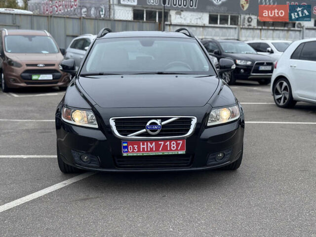 Черный Вольво В50, объемом двигателя 2 л и пробегом 213 тыс. км за 11000 $, фото 1 на Automoto.ua